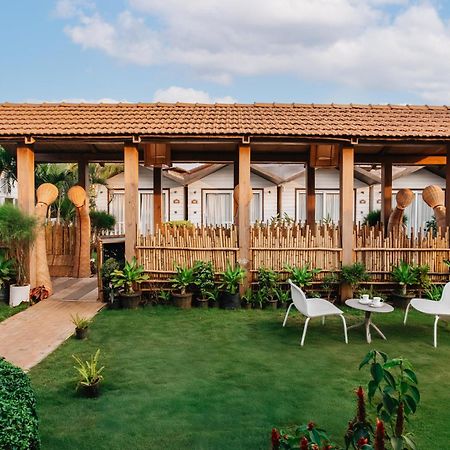 Stone Wood Beach Resort, Вагатор Экстерьер фото