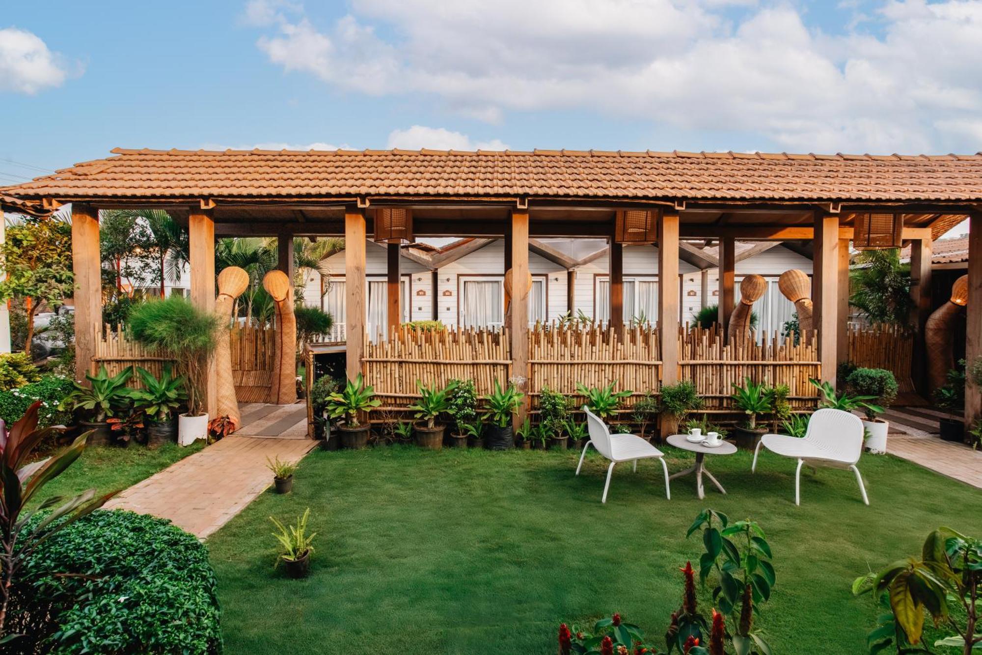 Stone Wood Beach Resort, Вагатор Экстерьер фото