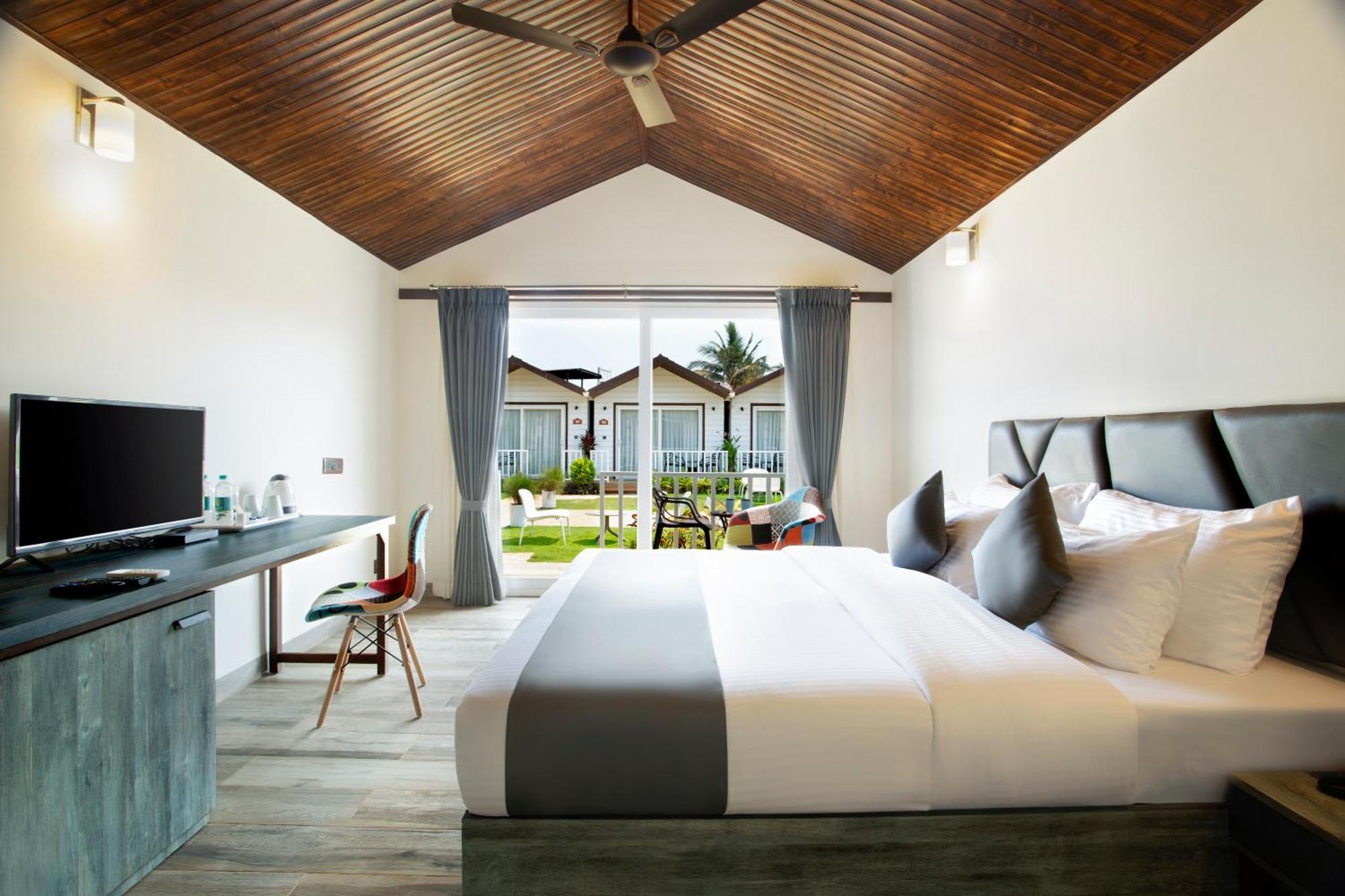 Stone Wood Beach Resort, Вагатор Экстерьер фото