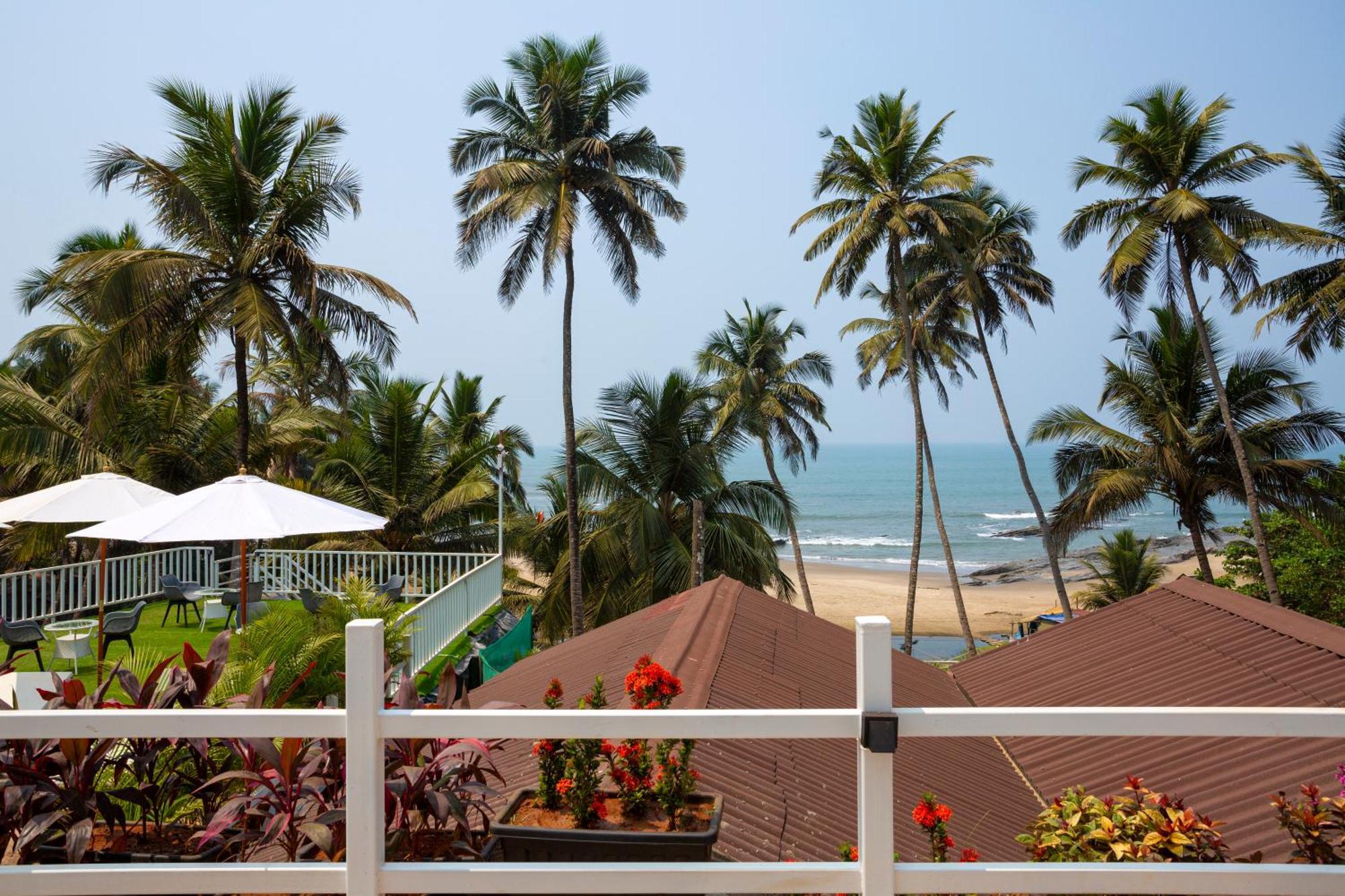 Stone Wood Beach Resort, Вагатор Экстерьер фото
