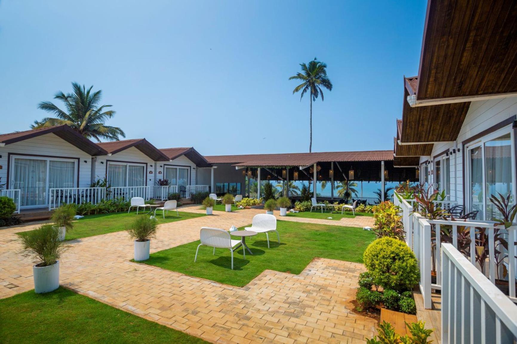 Stone Wood Beach Resort, Вагатор Экстерьер фото